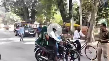 मिर्ज़ापुर: शहर कोतवाली थाना क्षेत्र के दो मुहिया तिराहे पर पुलिस ने चलाया सघन चेकिंग अभियान, कई गाड़ियों का काटा चालान