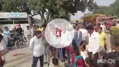 खरगापुर: खरगापुर में खाद बिजली पानी की समस्या को लेकर किसानों ने पलेरा खरगापुर मार्ग पर लगाया जाम