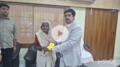 सुपौल: डीएम सावन कुमार द्वारा खाद्य उपभोक्ता संरक्षण विभाग की योजना के तहत अंत्योदय राशन कार्ड वितरित