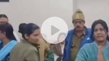 हुज़ूर: कलेक्ट्रेट में जनसुनवाई के दौरान महिला का हंगामा, अधिकारियों के समझाने पर भी नहीं मानी