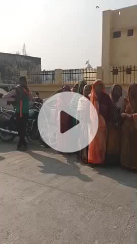 धामपुर: नहटौर थाने में निष्पक्ष जांच नहीं होने पर धरना देने की बात कहने वाले ग्रामीणों को थाने में बैठाया, 6 का चालान