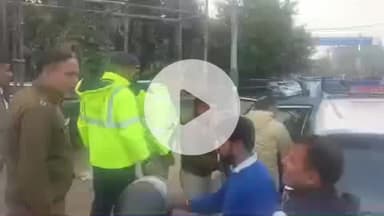 रोहतक: बाइक सवार सम्पति को कार चालक ने टक्कर मारी, दिल्ली बाईपास के पास पुलिस ने पकड़ा, वीडियो वायरल