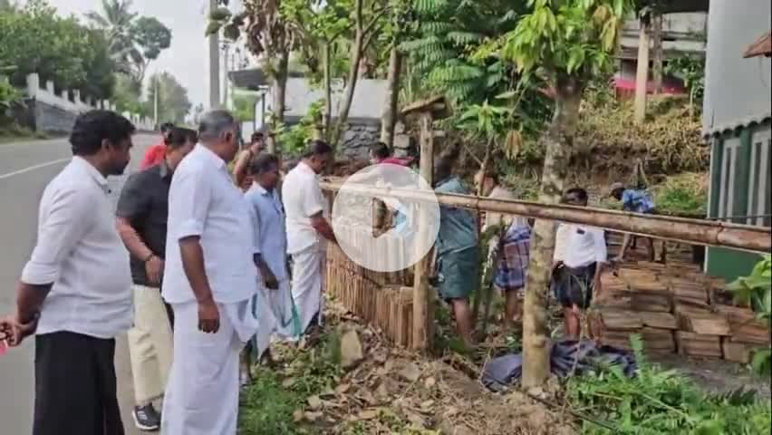 സുൽത്താൻബത്തേരി: പുൽപ്പള്ളി താഴെ ചെറ്റപ്പാലത്ത് അപകടം മരണങ്ങൾക്ക് കാരണമായി റോഡിന്റെ കാഴ്ച മറച്ച മതിൽ സിപിഐ(എം)പ്രവർത്തകർ പൊളിച്ചു നീക്കി
