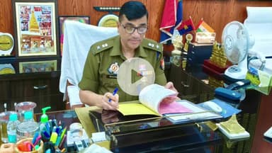 रामपुर: मंगलवार को पुलिस अधीक्षक विद्यासागर मिश्र ने पुलिस कार्यालय पर बीट बुक का किया निरीक्षण