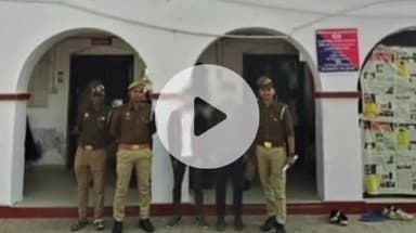 सुल्तानपुर: कोतवाली नगर पुलिस ने पाक्सो एक्ट सहित अन्य धाराओं में वांछित 2 अभियुक्तों को किया गिरफ्तार, भेजा न्यायालय
