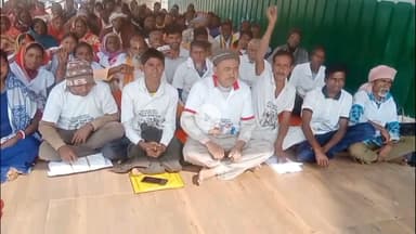 गिरिडीह: किसान जनता पार्टी की झंडा मैदान में जमीन विवाद संबंधी मुद्दों को लेकर बैठक संपन्न