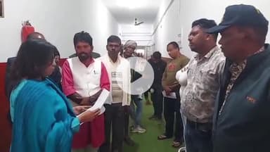 डिंडौरी: खारीडीह गांव के ग्रामीण और जनपद सदस्य ने आवास योजना को लेकर कलेक्टर को बताई समस्या