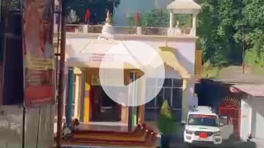 ऋषिकेश: ब्रह्मपुरी आश्रम में महाराज श्री ने पंडित हरीश उनियाल, सुधा पुंडीर व अन्य चार महिलाओं को दीक्षा ग्रहण करवाई