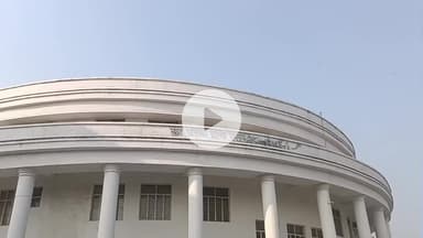 रामपुर: एक व्यक्ति 1 वर्ष से अपनी बेटी का जन्म प्रमाण पत्र बनवाने के लिए नगर पालिका में लगा रहा चक्कर, नहीं बना जन्म प्रमाण पत्र