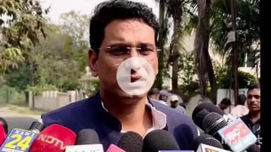 दुर्ग: भिलाई में विधायक देवेंद्र ने निजीकरण के मामले में पत्रकारों से की चर्चा