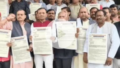 कानपुर: नौबस्ता गल्ला मंडी में व्यापारियों ने किया जमकर प्रदर्शन