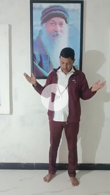 ओशो मेडिटेशन हाल में नृत्य 
एक पागल ओर आया