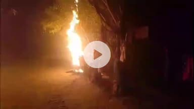 महाराजगंज: बरवा खुर्द में दलित परिवार की झोपड़ी में आग लगने का मामला, पुरानी रंजिश में घटना को अंजाम देने का आरोप