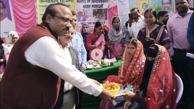 गिरिडीह: तेलोडीह में 'आपकी योजना, आपकी सरकार, आपके द्वार' कार्यक्रम का निरीक्षण करने पहुंचे अनुमंडल पदाधिकारी व अंचलाधिकारी