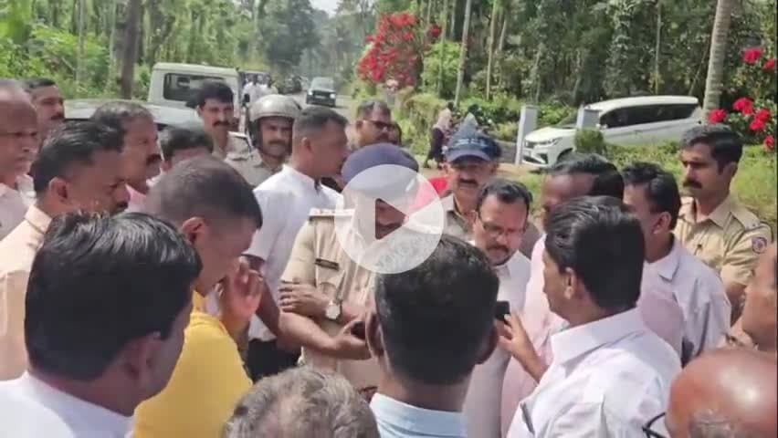 സുൽത്താൻബത്തേരി: പുൽപ്പള്ളി പാടിച്ചിറയിൽ ക്വാറി വിരുദ്ധ സമര സമിതിയുടെ നേതൃത്വത്തിൽ നടത്തിയ ജനകീയ മാർച്ച് പോലീസ് തടഞ്ഞു
