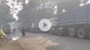 पाकुड़: पाकुड़ शहर में नो-एंट्री कागज़ी, सड़क किनारे ट्रकों का कब्ज़ा,आदेश बेअसर, प्रशासन नदारद #pakur #no #action #police