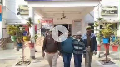 नौगावां सादात: नौगांवा थाना पुलिस ने मारपीट और अन्य धाराओं में फरार दो वारंटियों को किया गिरफ्तार