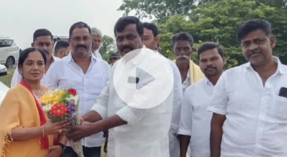 రాప్తాడు: కొత్త గాది కుంట గ్రామంలో రైతన్న మీకోసం కార్యక్రమంలో మొక్కలు నాటే కార్యక్రమంలో పాల్గొన్న రాప్తాడు ఎమ్మెల్యే పరిటాల సునీత
