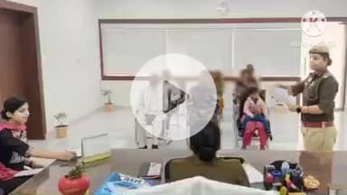 हमीरपुर: पुलिस अधीक्षक ने पुलिस कार्यालय में आए फरियादियों की शिकायतों को सुना