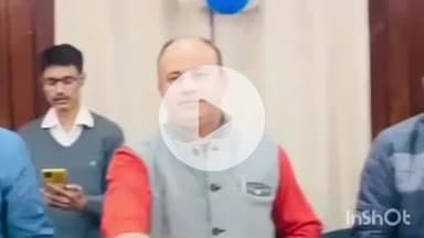 भभुआ: भभुआ मुंडेश्वरी सभाकक्ष में संविधान दिवस पर आयोजित कार्यक्रम में अधिकारियों और कर्मियों को दिलाई गई शपथ