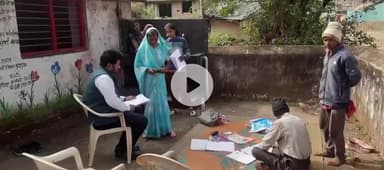 डिंडौरी: शहपुरा एसडीएम ऐश्वर्य वर्मा ने टिकरासरई बांसा में एसआईआर कार्य प्रगति का किया औचक निरीक्षण