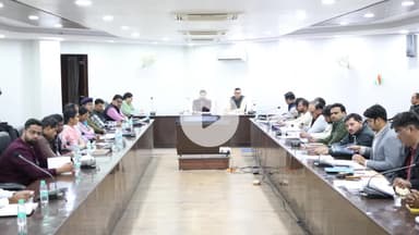 रामपुर: डीएम अजय कुमार द्विवेदी ने विकास भवन सभागार में निर्माण कार्यों की बैठक की, 138 BLO ने शत-प्रतिशत कार्य किया - DM