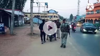 घाघरा: घाघरा थाने के बाहर पुलिस ने किया वाहन जांच, कई वाहन ज़ब्त