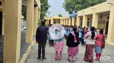 सलूम्बर: सलूम्बर में संविधान दिवस पर छात्रों ने नैतिक मतदान की शपथ ली