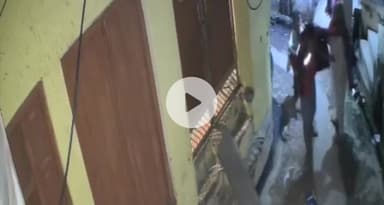 धामपुर: धामपुर क्षेत्र के एक गांव में विवाद की घटना का सीसीटीवी फुटेज सोशल मीडिया पर हुआ वायरल