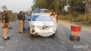 बिधूना: बेला क्षेत्र के तिर्वा बॉर्डर पर थाना प्रभारी द्वारा चलाया गया वाहन चेकिंग अभियान, 11 वाहनों के काटे गए चालान