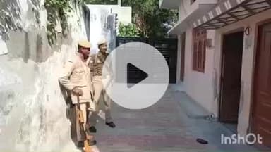 बहराइच: बंजारी मोड़ के पास इंकम और जीएसटी टीम ने नगीन ट्रेडर्स के कई ठिकानों पर की छापेमारी, भारी पुलिस बल तैनात