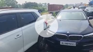 ஊத்துக்குளி: செங்கப்பள்ளியில் தேசிய நெடுஞ்சாலையில் அடுத்தடுத்து 4 கார்கள் மோதி விபத்து