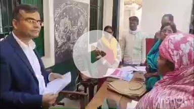 जिलाधिकारी ने एस आई आर कार्यों का किया निरीक्षण