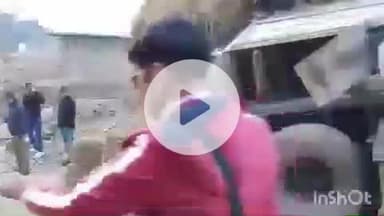 ओट: मंडी-बजौरा सड़क पर एक गाड़ी पलटी, जिससे सड़क पर लंबा जाम लग गया