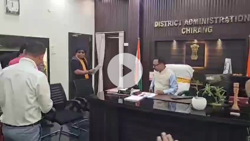 দাংতল ৰাজহ চক্ৰ: কাজলগাঁৱত বিটিচি এলেকাত মেলাৰ নামত মদ জুৱাৰ প্ৰচলণ বন্ধৰ দাৱী ইউপিপিএল যুৱ গোটৰ চিৰাং জিলা আয়ুক্তক স্মাৰক পত্ৰ প্ৰদান