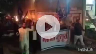 संविधान दिवस के अवसर पर मनरेगा मजदूर यूनियन वाराणसी द्वारा मशाल जुलूस का आयोजन किया गया