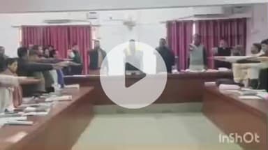 नानपारा: नानपारा तहसीलदार ने संविधान दिवस पर तहसील सभागार में कर्मचारियों को दिलाई शपथ