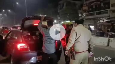 मुज़फ्फरनगर: सिविल लाइन थानाक्षेत्र की कच्ची सड़क पर चौकी प्रभारी विनोद चौधरी ने टीम के साथ चलाया वाहन चेकिंग अभियान