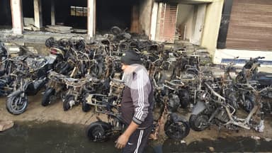 कोटा में शोरूम में लगी आग, हुआ करोड़ों का नुकसान, धूं-धूं कर एक के बाद एक जली 50 इलेक्ट्रिक-स्कूटियां