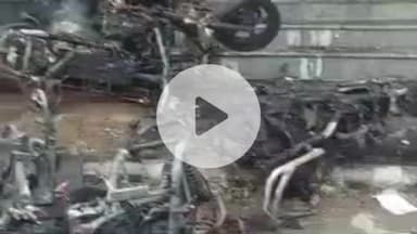 लाडपुरा: बोरखेड़ा थाना इलाके के 80 फीट रोड पर टू व्हीलर शोरूम में लगी भीषण आग, भीतर रखे वाहन जले, दमकल मौके पर