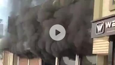 लाडपुरा: बोरखेड़ा थाना इलाके के 80 फीट रोड पर इलेक्ट्रिक टू व्हीलर व ई-रिक्शा शोरूम में लगी आग, दमकल मौके पर