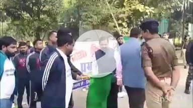 भभुआ: भभुआ समाहरणालय से नशा मुक्ति दिवस पर पदाधिकारी ने हरी झंडी दिखाकर निकाला जागरूकता अभियान