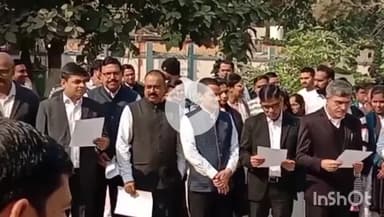 भभुआ: व्यवहार न्यायालय नई बिल्डिंग परिसर में संविधान दिवस पर जिला जज सहित न्यायिक पदाधिकारीगण ने ली शपथ