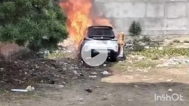 हरदोई: हरदोई में गूगल मैप ने दिया धोखा, दलदल में फंसकर लग्जरी कार में लगी आग, कार जलकर हुई खाक