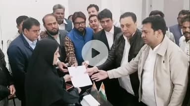 रामपुर: बुधवार को रामपुर नगर पालिका में भाजपा नेताओं ने अध्यक्ष सना खानम को दुकानदारों के विस्थापन की मांग के लिए ज्ञापन सौंपा