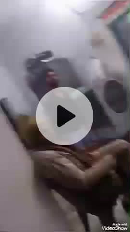 मिर्ज़ापुर: कटरा कोतवाली के अंदर लाया गया युवक दे रहा धमकी, वीडियो हुआ वायरल