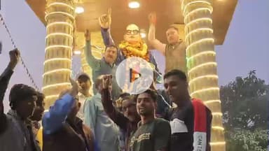 उतरौला: नगर पालिका अध्यक्ष प्रतिनिधि अनूप गुप्ता ने उतरौला में अंबेडकर चौराहे पर बाबा भीमराव अंबेडकर की प्रतिमा पर माल्यार्पण किया