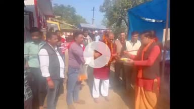 हमीरपुर: सुमेरपुर कस्बे में यज्ञ समिति के अध्यक्ष ने फीता काटकर मेले का किया शुभारंभ