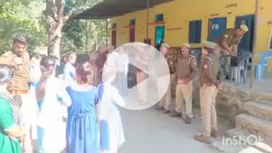 नानपारा: नवाबगंज कॉलेज में छात्र-छात्राओं को सड़क सुरक्षा के नियमों की जानकारी दी गई, शपथ दिलाई गई