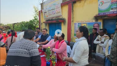 पीरटांड: डीसी रामनिवास यादव ने पीरटांड़ के बांध पंचायत में 'आपकी योजना, आपकी सरकार, आपके द्वार' शिविर का निरीक्षण किया